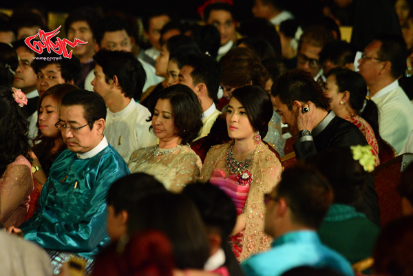 ၂၀၁၂ခုႏွစ္ အတြက္ ၿမန္မာရုပ္ရွင္ထူးခၽြန္ဆု အခမ္းအနားတြင္ ေတြ႕ၿမင္ရတဲ့ အႏုပညာရွင္မ်ား