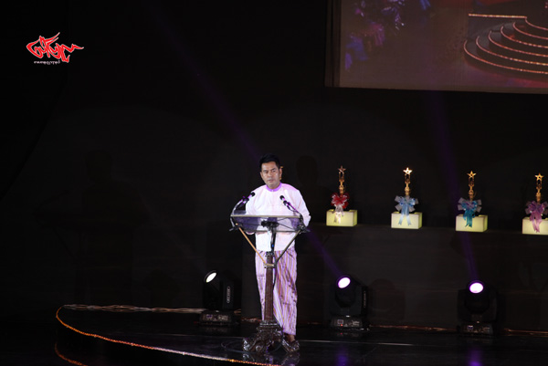 ၂၀၁၂ခုႏွစ္ အတြက္ ၿမန္မာရုပ္ရွင္ထူးခၽြန္ဆု အခမ္းအနားတြင္  အမွာစကားေၿပာၾကားေသာ ရုပ္ရွင္ဥကၠဌ ဦးလူမင္း