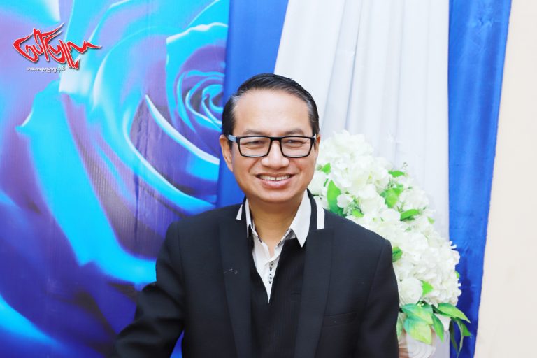 ႏွင္းဆီအဖြဲ႕ကုိ လူထပ္တုိးဖုိ႔ အစီအစဥ္မရွိေၾကာင္း ဒါ႐ုိ္က္တာေမာင္မ်ဳိးမင္း(ရင္တြင္းျဖစ္)ေျပာ