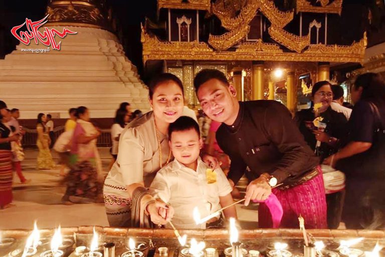 ဆီမီးအလွဴနဲ႔ စတင္ကုသုိလ္ျပဳရင္း ႏွစ္သစ္ကုိစတင္ခဲ့တဲ့ တင္ေမာင္ဆန္းမင္းဝင္း တုိ႔ မိသားစု