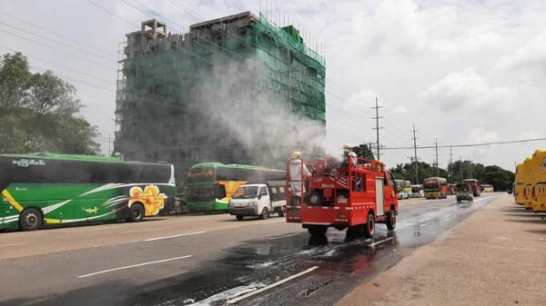 ရန်ကုန်မြို့က ဈေးကြီးတွေနဲ့ ယာဉ်ရပ်နားဝင်းတွေကို ပိုးသတ်ဆေးဖြန်း