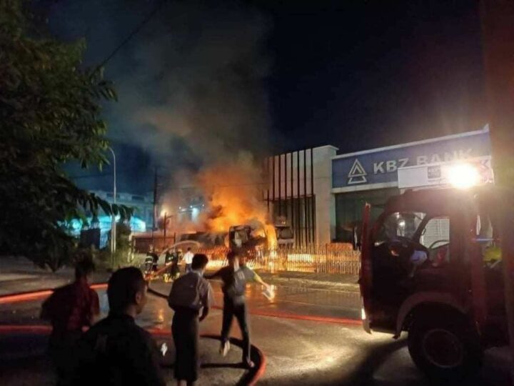 မန္တလေးမြို့ရှိ ကမ္ဘောဇဘဏ်၏ ATM စက်နှင့်ဘဏ်ကားများတွင် ဗုံးများပေါက်ကွဲ
