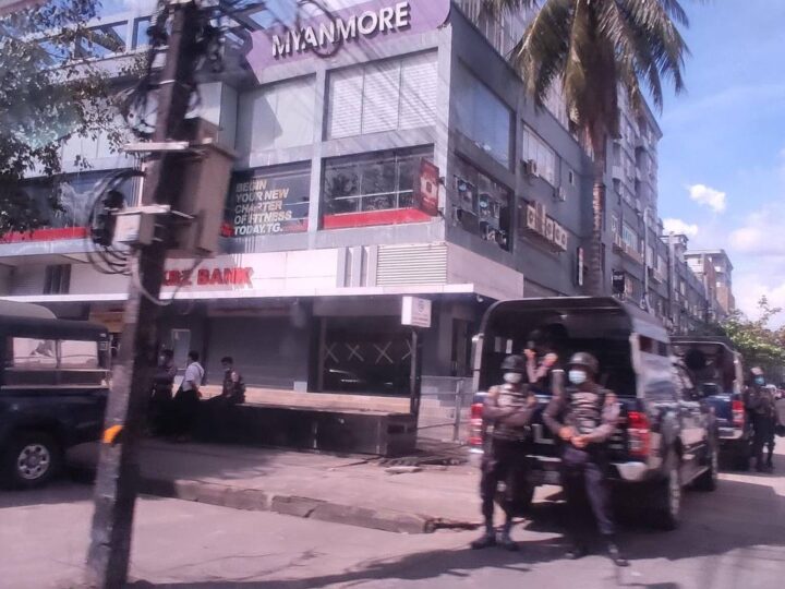 ရန်ကုန်မြို့ မဟာဗန္ဓုလလမ်းပေါ်ရှိ KBZ ဘဏ် လုယက်ခံရ