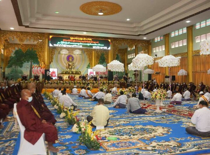 သာသနတက္ကသီလဓမ္မပါရဂူ, Ph.D(Buddhism) ဘွဲ့ရသံဃာတော်တစ်ပါးအပါအဝင် ဘွဲ့ရသံဃာ တော် ၁၁၂ ပါးကိုဘွဲ့တံဆိပ်တော်တွေပေးအပ်