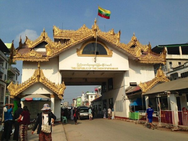 နှစ်နှစ်နီးပါးကြာပိတ်ထားသည့် ထိုင်း-မြန်မာနယ်စပ် ချစ်ကြည်ရေး တံတားအမှတ်(၁)ပြန်လည်ဖွင့်လှစ်ရန် ထိုင်းနိုင်ငံ တာဝန်ရှိသူများဆွေးနွေး