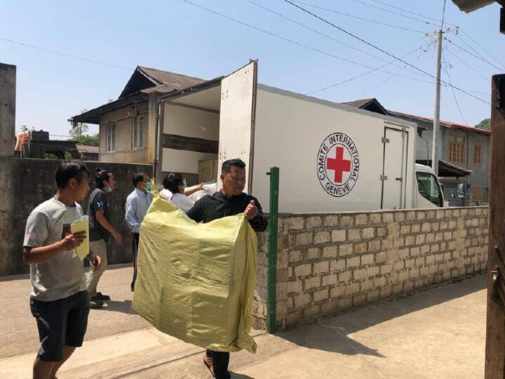 တိုက်ပွဲရှောင် မိသားစု‌ ၁၃၀၀ကျော်အား ICRC ဆန်လှူ