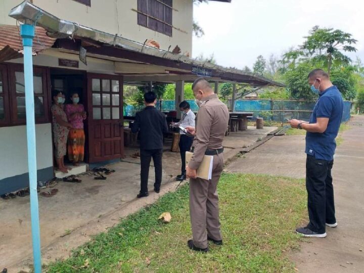 ထိုင်းနိုင်ငံ ကျောက်ခက်မြို့နယ်၌ကားမှောက်မှုတွင် ဖမ်းဆီး၊ဒဏ်ရာရခဲ့သည့် တရားမဝင်မြန်မာနိုင်ငံသားများအား မြန်မာအလုပ်သမား သံအရာရှိသွားရောက်တွေ့ဆုံ