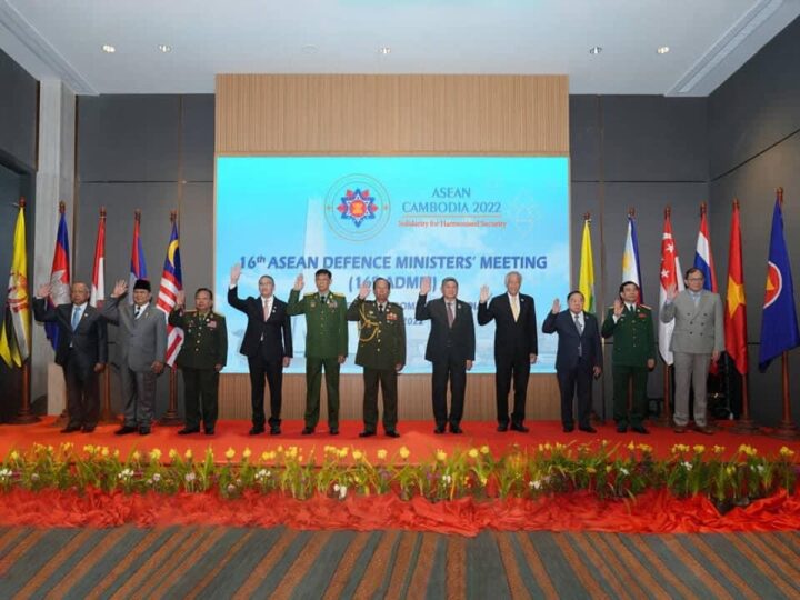 ၁၆ ကြိမ်မြောက် အာဆီယံကာကွယ်ရေးဝန်ကြီးများအစည်းအဝေး၌ ကမ္ဘောဒီးယားနိုင်ငံနှင့်စင်ကာပူနိုင်ငံတို့မှအဆိုပြုတင်သွင်းသည့် စာတမ်းများအားသဘောတူအတည်ပြုခဲ့