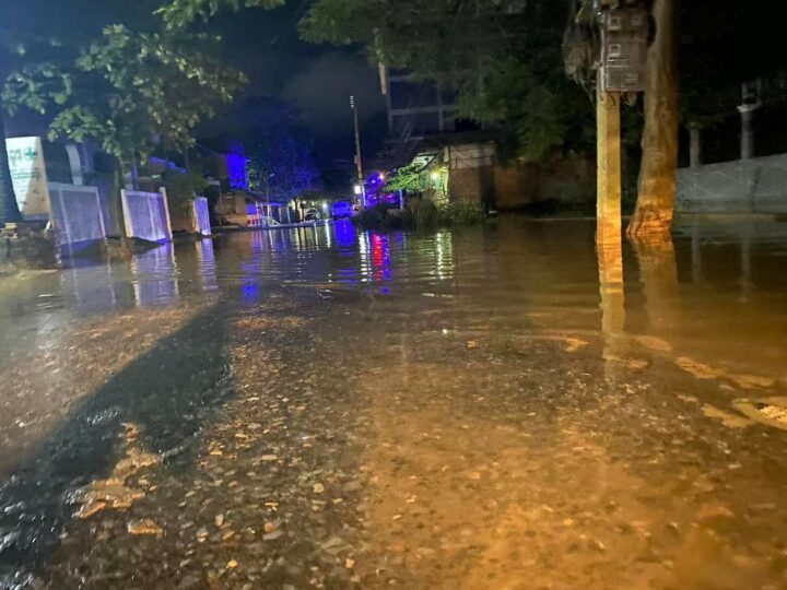 တာချီလိတ်မြို့ရှိ မယ်ဆိုင်ချောင်းရေမြင့်တက်၍ ရပ်ကွက် ၂ ခု၏အနိမ်ပိုင်းနေအိမ်အချို့အတွင်းသို့ ရေဝင်ရောက်