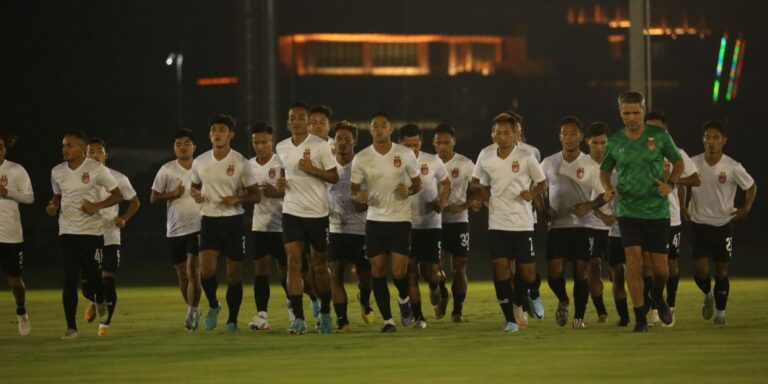 မြန်မာ့လက်ရွေးစင်အသင်း ထိုင်းနိုင်ငံတွင် လေ့ကျင်မှုများပြုလုပ်နေပြီး ယနေ့ညနေတွင် Chonburi FC နှင့် ကွင်းပိတ်ကစားမည်