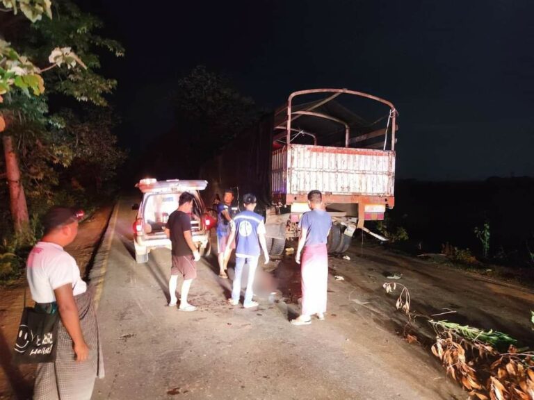 ရပ်ထားသည့်တွဲကားကို ဆိုင်ကယ်ဝင်တိုက် ဆိုင်ကယ်မောင်းသူနှင့်လိုက်ပါလာသူ ၂ ဦးလုံးသေဆုံး