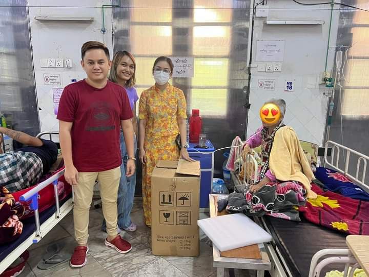 အောက်ဆီဂျင် ရှုရန်လိုအပ်နေသည့်လူနာအား အောက်ဆီဂျင်စက်လှူဒါန်း​ပေးခဲ့တဲ့ ဦးဇေသီဟနဲ့နန္ဒာ လှိုင်