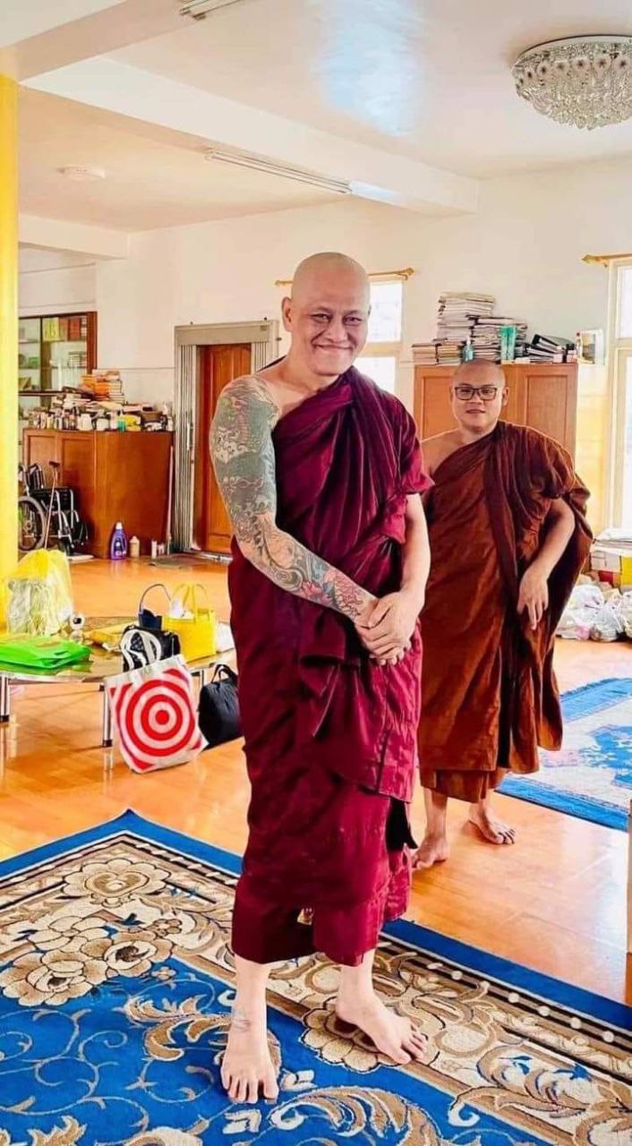 သာသနာ့ဘောင်ထဲဝင်ရောက်ခဲ့တဲ့အဆိုတော်လေးဖြူ