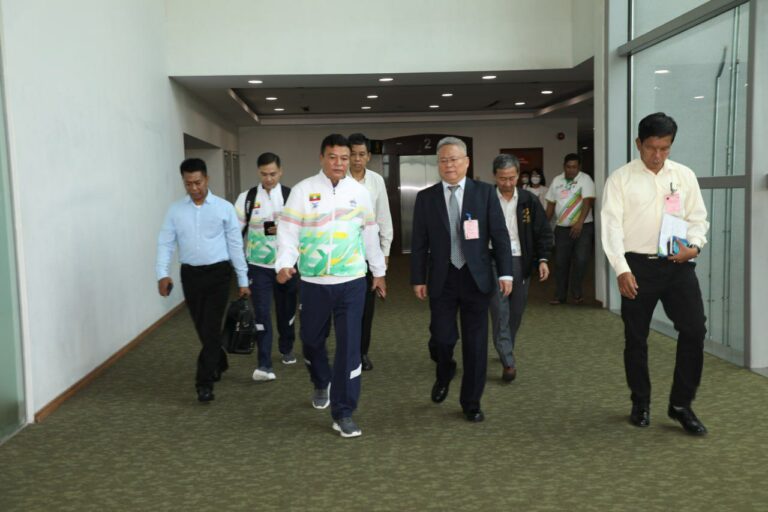 ပြည်ထောင်စုဝန်ကြီးဦးမင်းသိန်းဇံနှင့်မြန်မာအားကစားအဖွဲ့ တရုတ်နိုင်ငံသို့ထွက်ခွာ