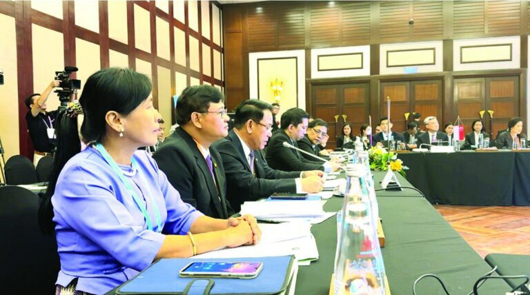 တရုတ်ပြန်ကြားရေးဝန်ကြီး၊ဗီယက်နမ်ပြန်ကြားရေးဝန်ကြီးတို့နှင့်သီးခြားစီတွေ့ဆုံဆွေးနွေးခဲ့သည့် ပြည်ထောင်စုဝန်ကြီးဦးမောင်မောင်အုန်း