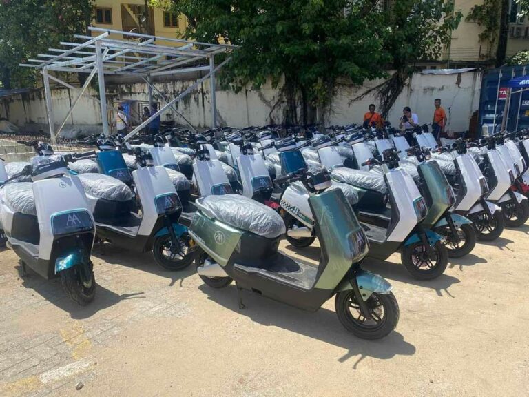 ကုမ္ပဏီ ၃ ခုမှတင်သွင်းလာသည့် EV ကားနှင့် EV ဆိုင်ကယ်များ ရန်ကုန်ဆိပ်ကမ်းနှင့်မူဆယ်(၁၀၅)မိုင် ကုန်သွယ်ရေးဇုန်တို့သို့ရောက်ရှိလာ