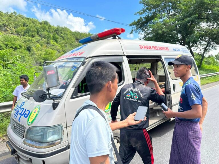 ပြင်ဦးလွင်-မန္တလေး (အဆင်းလမ်း)၊ (၁၈) မိုင်အနီးတွင် ယာဉ်တိုက်မှုဖြစ်ပွားရာ အမျိုးသား(၁)ဦး ဦးခေါင်းဒဏ်ရာရ