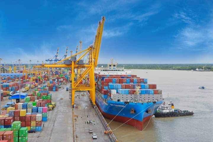 (၁၁) လအတွင်း နိုင်ငံတကာကုန်တင်​သေတ္တာတင်သင်္ဘော (၅၀၀) ကျော် ရန်ကုန်ဆိပ်ကမ်းသို့ ဆိုက်ကပ်ခဲ့