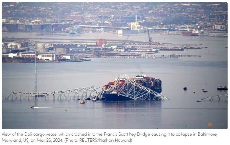 ဘော်လ်တီမိုးတံတားပြိုကျ၍ ဆိပ်ကမ်း၌ သင်္ဘောများပိတ်ဆို့နေ