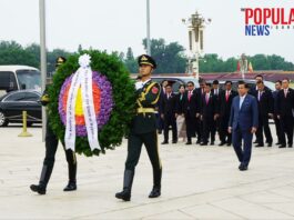 နိုင်ငံတော်သမ္မတ ဦးမင်းအောင်လှိုင် တီယန်အန်မင်ရင်ပြင်ရှိ သူရဲကောင်းစစ်သည်ဗိမာန်၌ လွမ်းသူ့ပန်းခွေချ